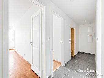 K dlouhodobému podnájmu nabízíme nadstandardní byt o dispozi