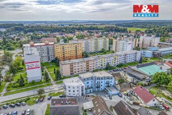 Hledáte útulné bydlení s dobrou dostupností do Plzně? V Nýřa