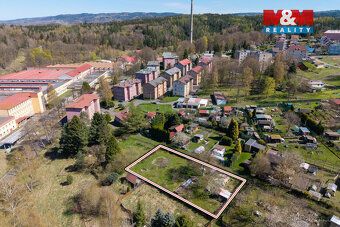 Nabízíme k prodeji zahradu o výměře 869 m² v klidné části ob
