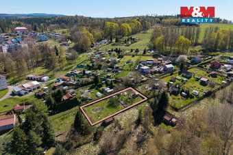 Nabízíme k prodeji zahradu o výměře 869 m² v klidné části ob