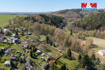 Nabízíme k prodeji zahradu o výměře 869 m² v klidné části ob