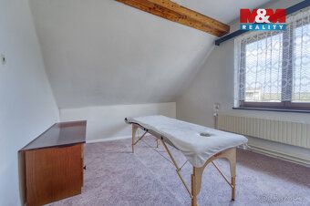Nabízíme k prodeji prostorný rodinný dům o dispozici 7+1 a u