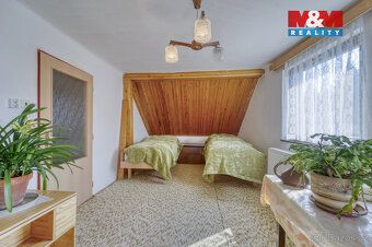 Nabízíme k prodeji prostorný rodinný dům o dispozici 7+1 a u