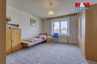Nabízíme k prodeji prostorný rodinný dům o dispozici 7+1 a u