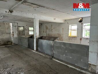 Nabízíme k prodeji multifunkční dvoupodlažní budovu o celkov