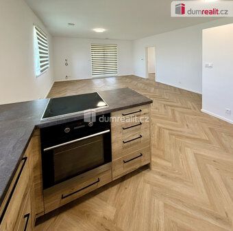 , Nabízíme ke koupi moderní rodinný dům o dispozici 4+kk, ko