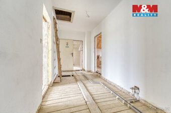 Prodej rozestavěného rodinného domu se studií na 3 bytové je