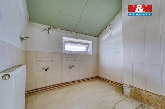 Prodej rozestavěného rodinného domu se studií na 3 bytové je