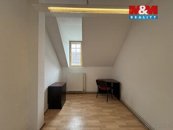 Nabízíme vám prostorný nezařízený kancelářský prostor k pron