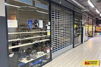 Ev.č. 5429B015 K pronájmu nabízíme obchodní prostory o celko