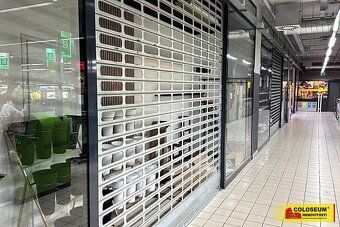Ev.č. 5429B015 K pronájmu nabízíme obchodní prostory o celko