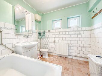 Ev.č. MZ26025 Řadový rodinný dům o dispozici 4+kk s garáží a