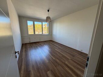 Nabízím k dlouhodobému pronájmu světlý byt 2+1 (62 m2) ve 4.