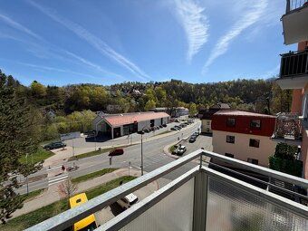 Nabízím k dlouhodobému pronájmu světlý byt 2+1 (62 m2) ve 4.