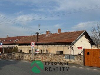Ev.č. 02882 Řadový bytový dům v klidné části města. Ke koupi