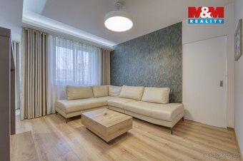 Nabízíme k pronájmu nadstandardně zařízený a prostorný byt o