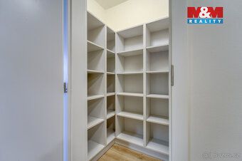 Nabízíme k pronájmu nadstandardně zařízený a prostorný byt o