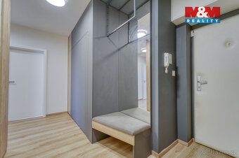 Nabízíme k pronájmu nadstandardně zařízený a prostorný byt o