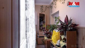 Nabízíme k prodeji samostatně stojící rodinný dům v klidné č