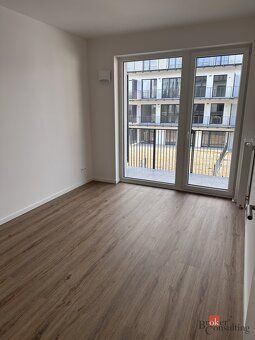 Pronájem bytu 2kk s balkonem a parkovacím stánímNabízím k pr