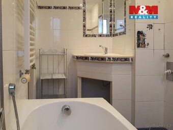 Nabízíme k pronájmu byt o dispozici 2+1. Nachází se ve 2 NP,