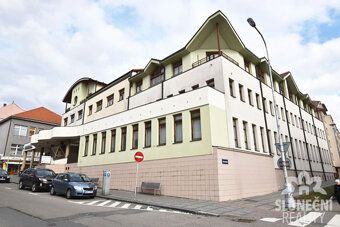 Naše společnost Vám nabízí k pronájmu obchodní prostory o ve