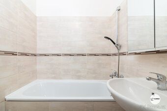 Nabízíme k dlouhodobému pronájmu prostorný byt 3+1 o celkové