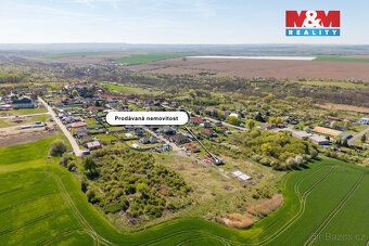 V malebné obci Hrušovany u Chomutova Vám nabízíme ke koupi p