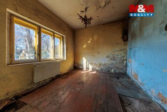Nabízíme k prodeji stavební pozemek s ruinou rodinného domu 