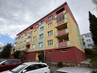 Nabízíme k prodeji byt 1+1 ve 3. patře (s balkonem ve sdílen