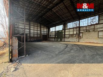 Nabízíme k prodeji komerční halu o výměře 1 100 m², vhodnou 