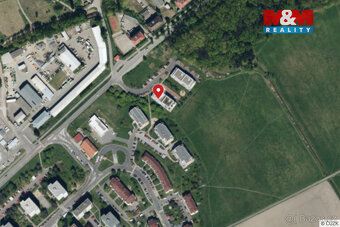 Nabízíme k prodeji světlý byt 1+kk o podlahové ploše 32 m², 