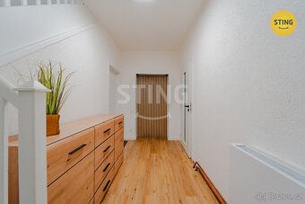Nabízíme k prodeji modernizovaný rodinný dům o dispozici 4+1