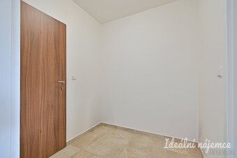 K dlouhodobému podnájmu nabízíme byt o dispozici 1+kk o celk