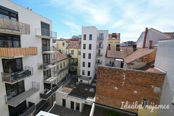 K dlouhodobému podnájmu nabízíme byt o dispozici 1+kk o celk
