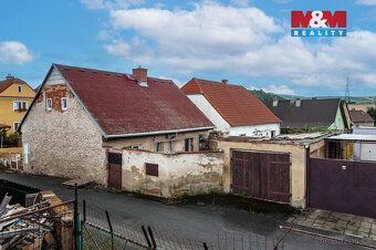 Nabízíme k prodeji rodinný dům v klidné části obce Hostomice