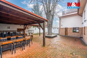 Nabízíme k pronájmu zavedenou a plně vybavenou restauraci v 