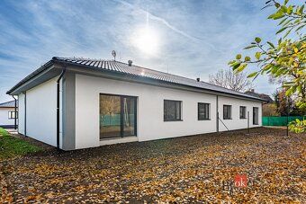 Novostavba moderní bungalov 4+kkNabízíme k prodeji nově doko