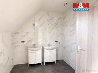 Nabízíme k prodeji samostatně stojící rodinný dům po komplet