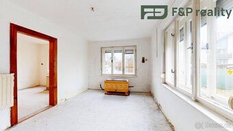 Tento dům určený k rekonstrukci se nachází v malebné obci St