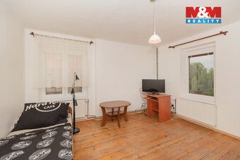 Nabízíme k prodeji prostorný rodinný dům 5+1 s pozemky a vel