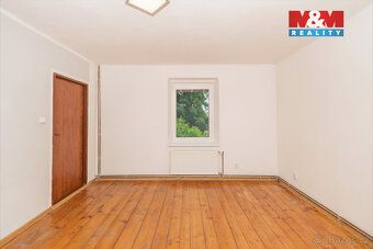 Nabízíme k prodeji prostorný rodinný dům 5+1 s pozemky a vel