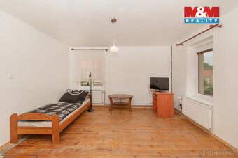 Nabízíme k prodeji prostorný rodinný dům 5+1 s pozemky a vel