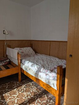 Pronajmu útulnou chatu s garáží a velkou zahradou v Radobyči