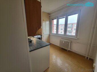 K pronájmu prostorný byt o velikosti 3 + 1 s lodžií, v ulici