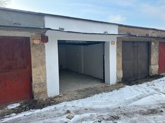 Nabízím k prodeji řadovou garáž č. 6163 o výměře 21 m², kter