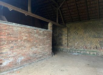 Nabízím k prodeji samostatně stojící stodolový objekt o zast