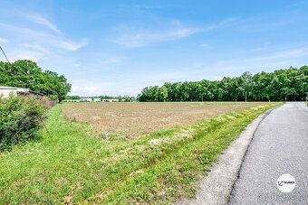 Nabízíme k prodeji atraktivní komerční pozemek v okrajové čá