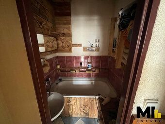 Nabízíme Vám k prodeji byt 2+kk o velikosti 42 m² ve 3 patře