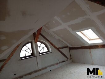 Nabízíme Vám k prodeji rodinný vícegenerační dům v obci Jind